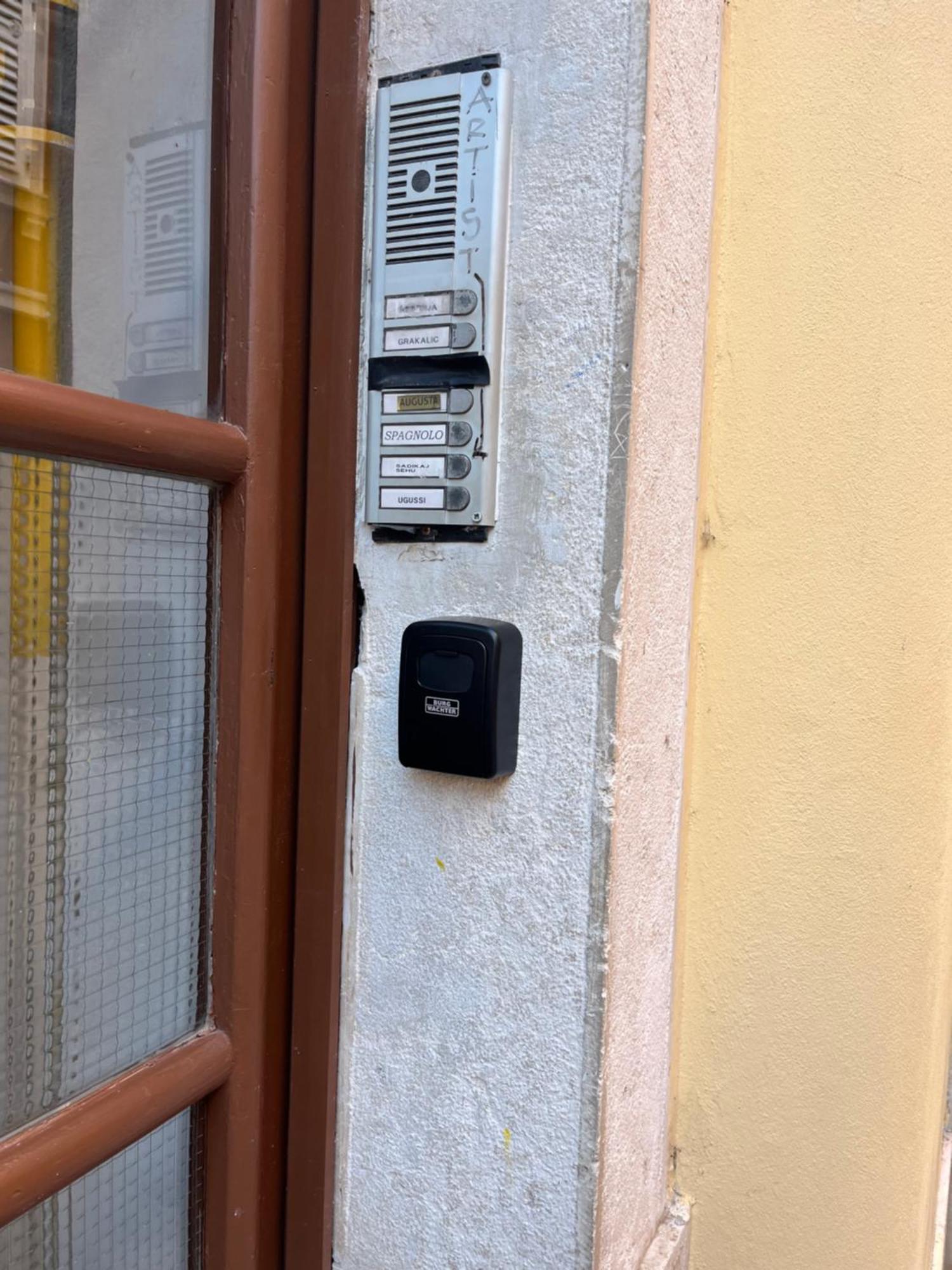 Augusta Apartment Pula Bagian luar foto