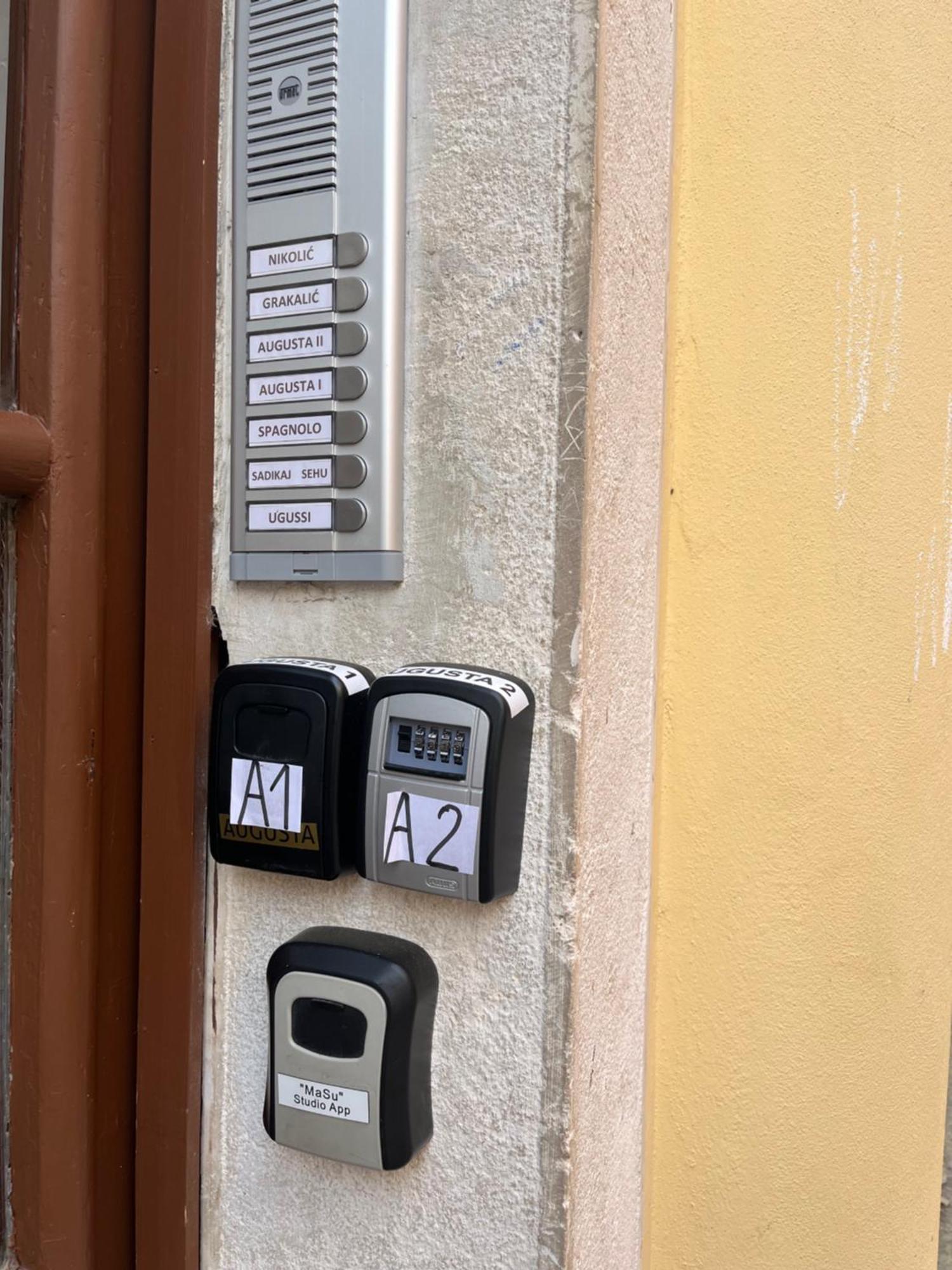 Augusta Apartment Pula Bagian luar foto